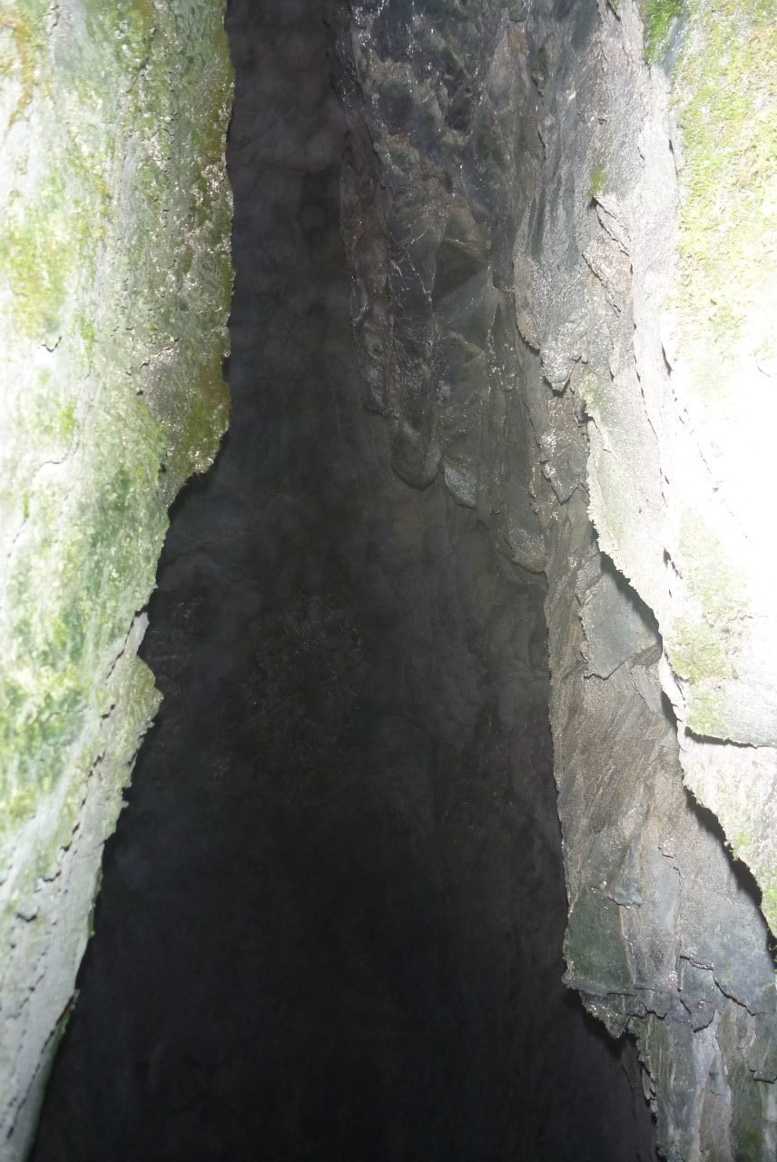 カンバ山の鍾乳洞４